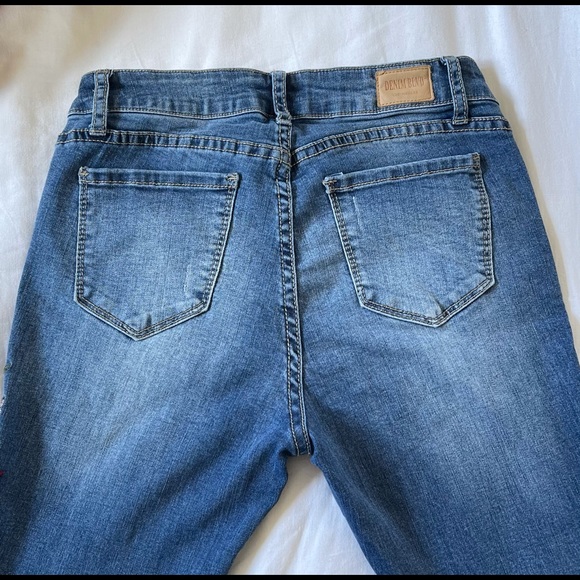 Embroidered jeans - Picture 5 of 5